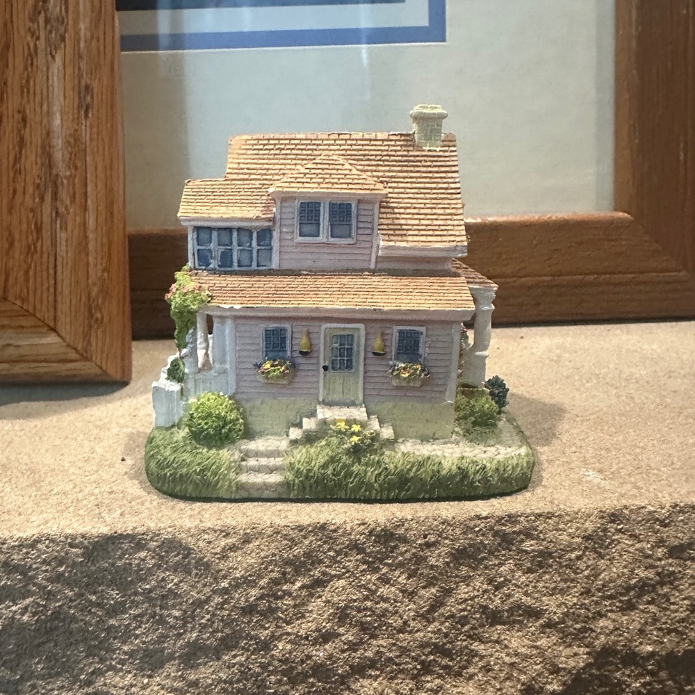 BERGMAN'S CLOCK SHOP: Liberty square miniature house